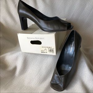 Banana Republic Olive Green Open Toe Pumps